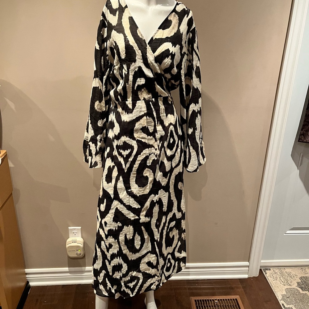 Stylish Black and White Patterned Dress
